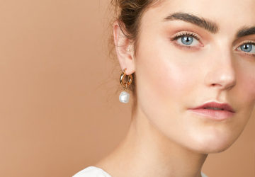 mismatched earrings trend
