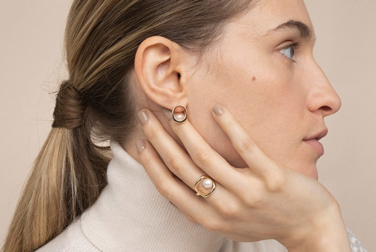 simple gold earrings